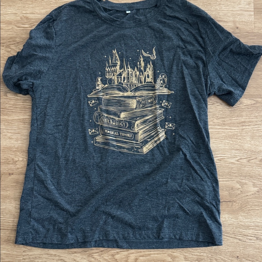 HP Graphic Tee in Charcoal Gray